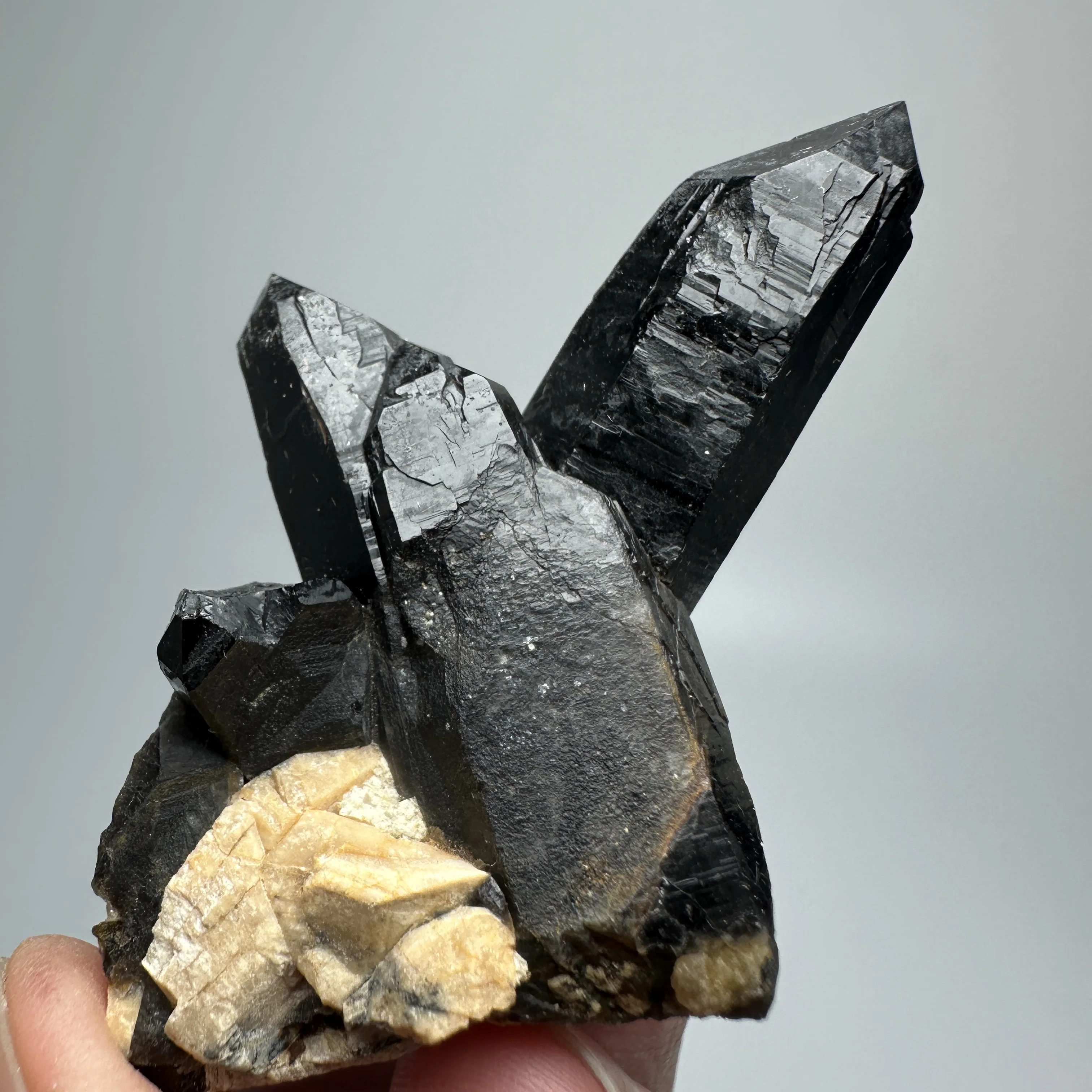 

Natural Epidote Feldspar Quartz Ore Specimen Black Crystal Cluster Garden Decor Healing Stone Home decoration