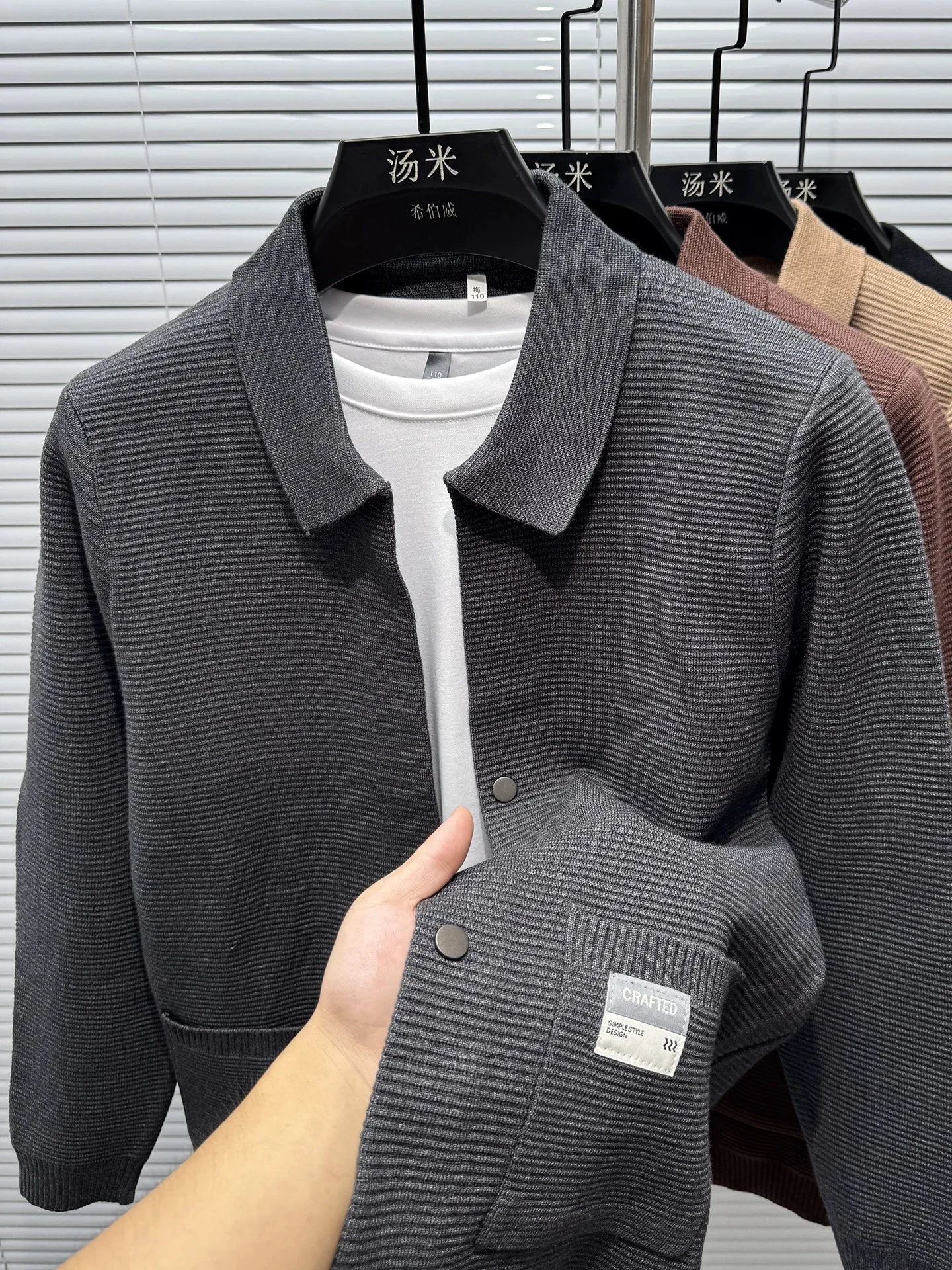 

Advanced brand luxury men's knitted lapel coat fashion letter embroidery pocket new button comfort casual solid color cardigan