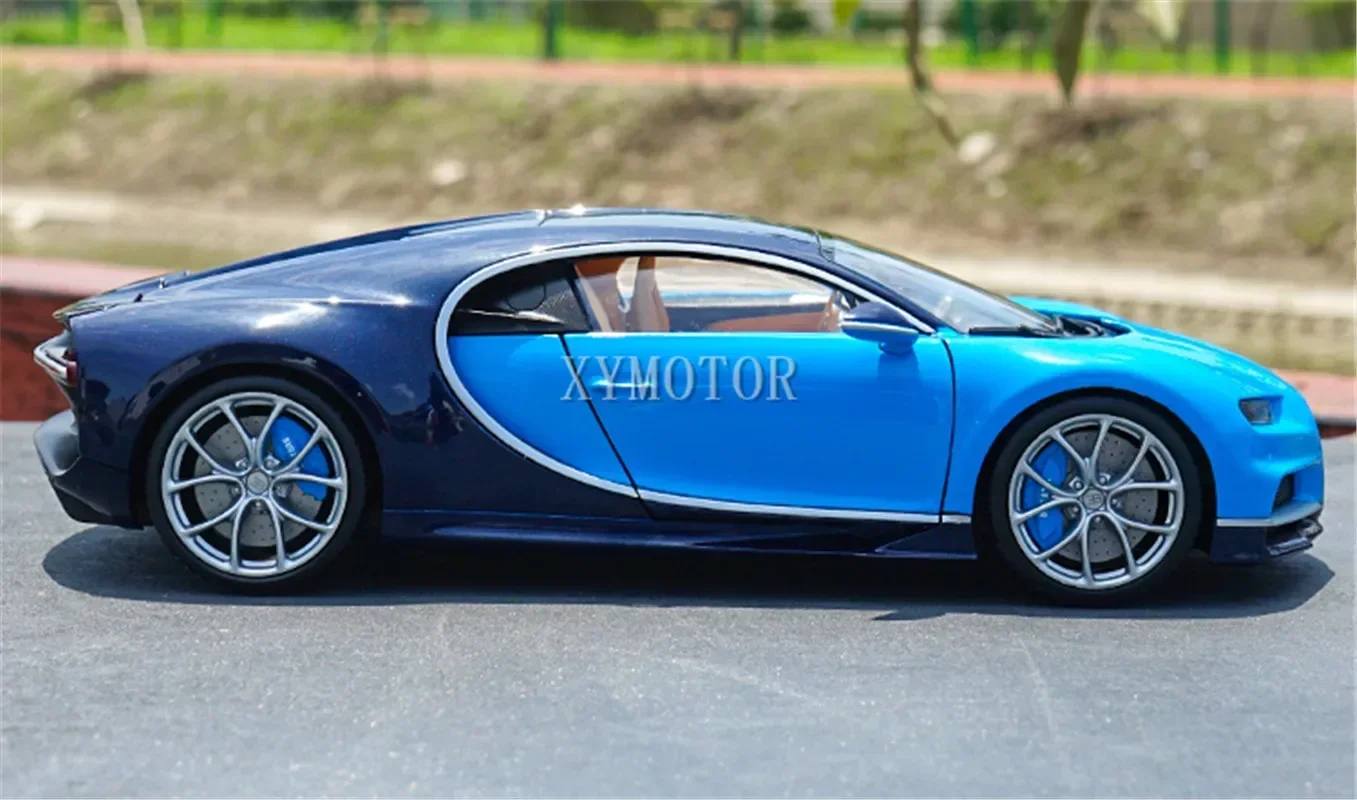 1/18 Welly GTA For Bugatti Chiron 2016 Super Car Metal Diecast Model Car Gifts Collection Display Blue/White blue