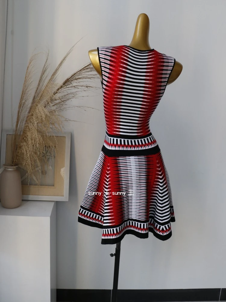 Micosoni Italian Style Red and Black White Striped Knitted Dress Sleeveless Waist-Controlled Large Hem One Size Bodycon Clothing