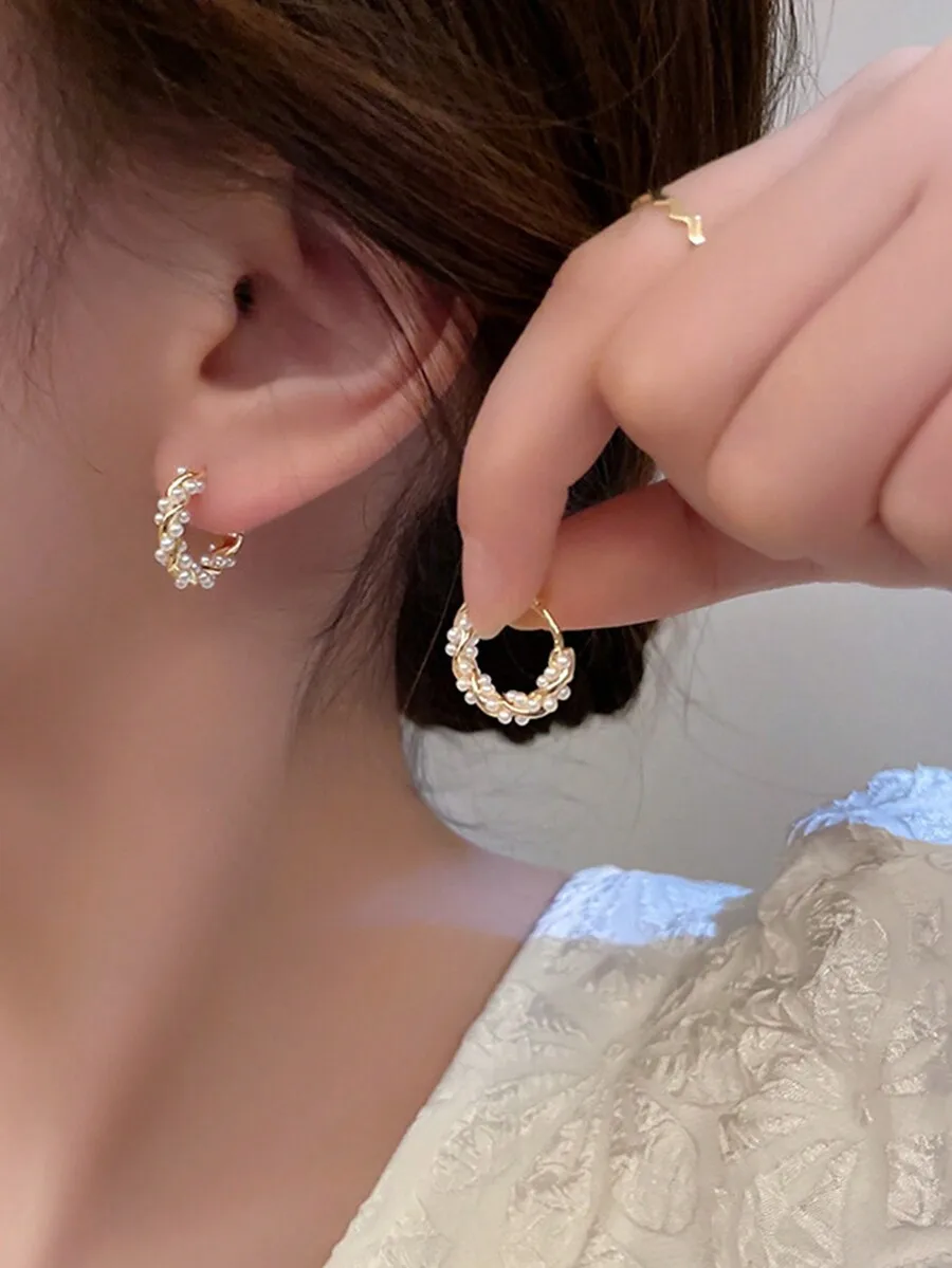

1 Pair (2pcs) Korean Fresh Sweet Fashion Faux Pearl Earrings, Elegant Design For Women, Autumn/Winter Accessories.