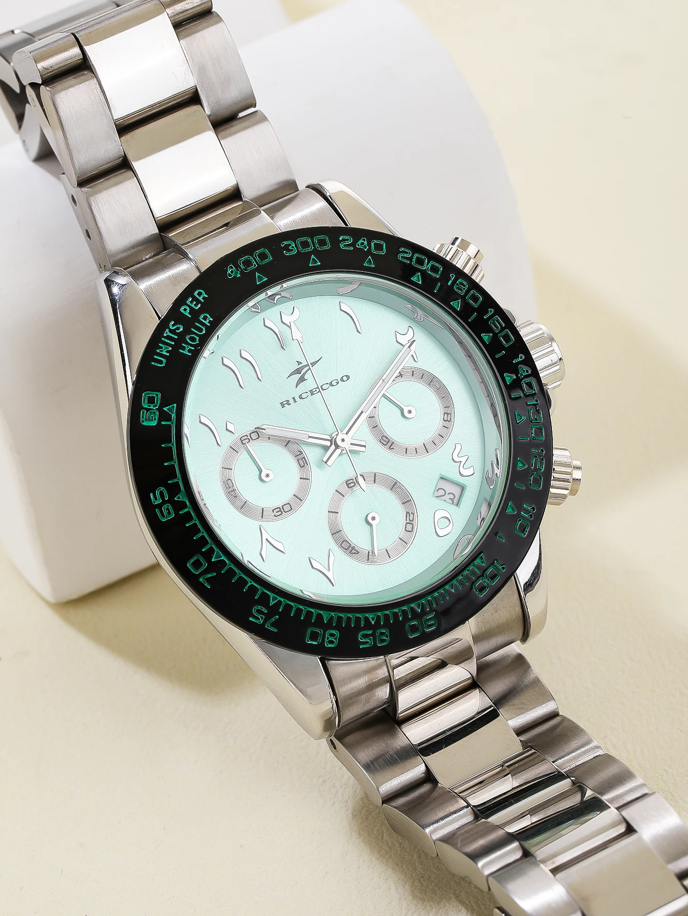 

Мужские кварцевые часы с ремешком из нержавеющей стали, многофункциональным циферблатом, отображением даты и спортивно-деловым стилем.