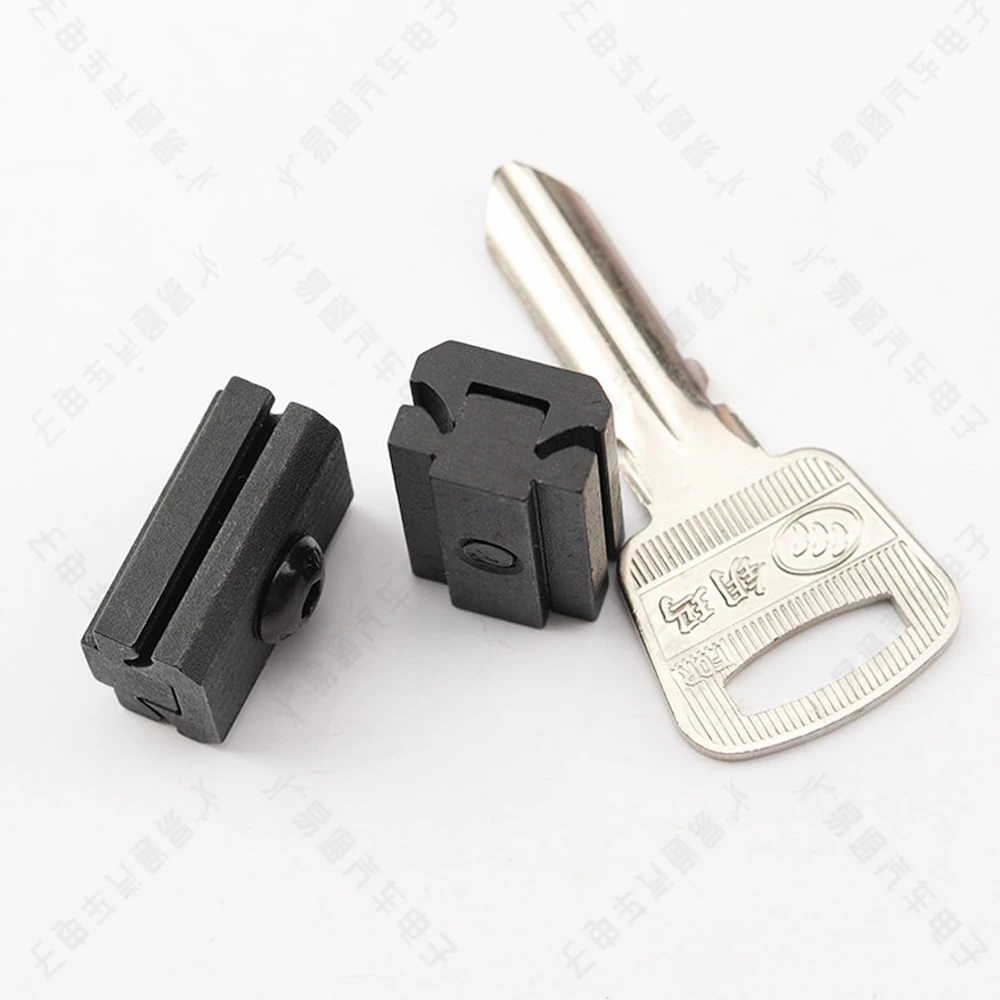 YUEMA Key Blank Clamp for FUGONG GOSO Key Cutting Machines Chuck Universal Semicircular Key Embryo Fixture