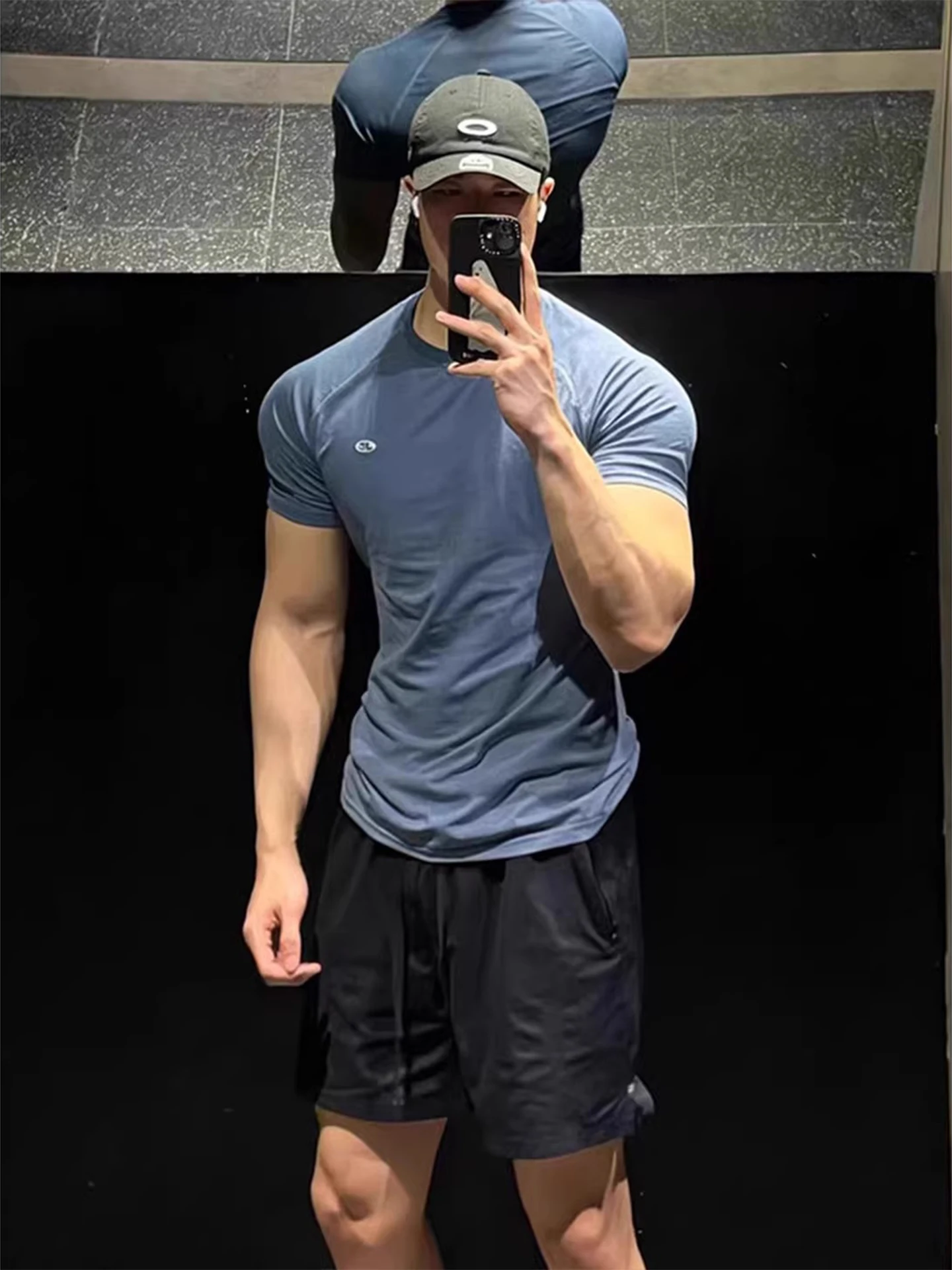 Dunkelblaues Drachenschuppen-Design Schnelltrocknendes Kurzarm-Herren-Sommer-T-Shirt aus Eisseide Elastisches Fitness-T-Shirt Atmungsaktives Outdoor-Sport-T-Shirt