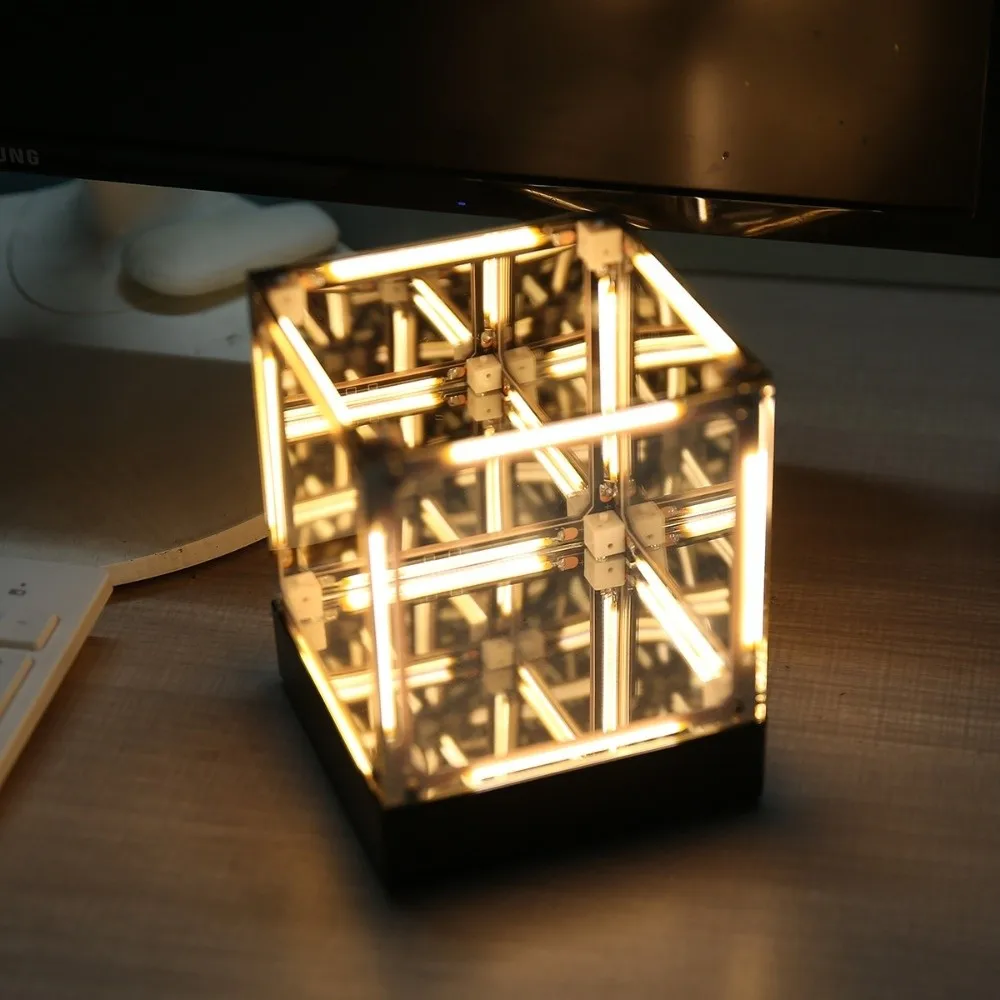 磁気浮上技術を応用した電子ゲーム用デスクトップライト。透明なキューブ型で、led照明を搭載。磁気浮上ハイパーキューブ4dナイトライト。