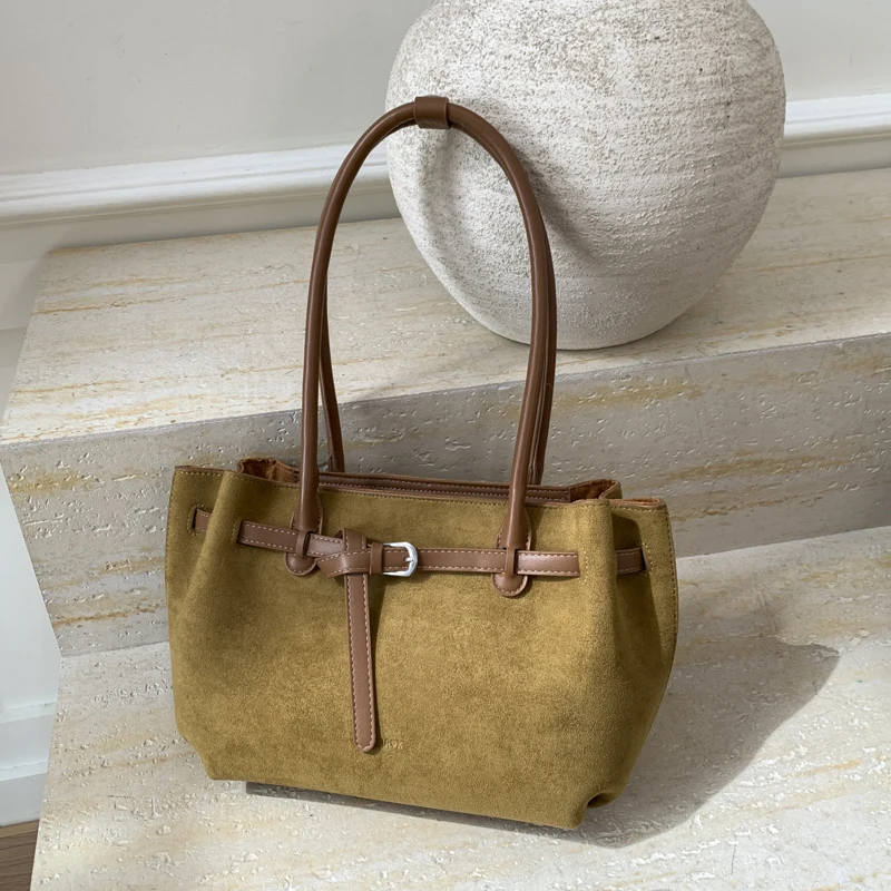 

Стильный дизайн, классические стильные квадратные сумки на плечо из искусственной замши, однотонные изысканные простые универсальные сумки на молнии для женщин, новинка 2023 года