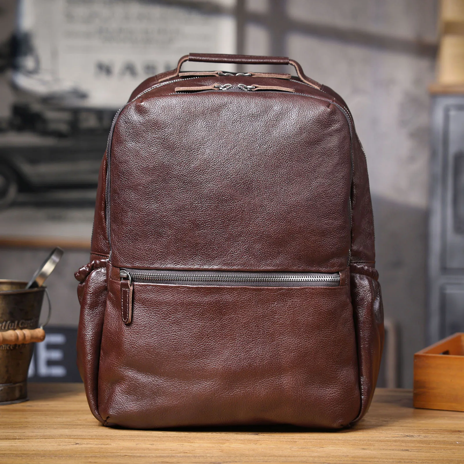 Lässiger Echtleder-Rucksack für Herren, Laptop-Tasche für Männer, Reisetasche aus hochwertigem Rindsleder, modischer Preppy-Stil. – Detail 17