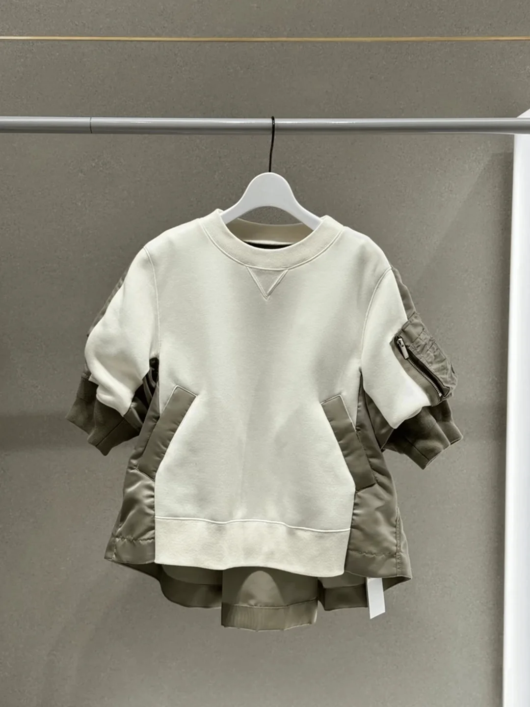 

SACAI 26SS Heavyweight Patchwork Jacket Loose Short Sleeve Fashionable Sweatshirt Women's T-shirt Commute Style Cotton Blend