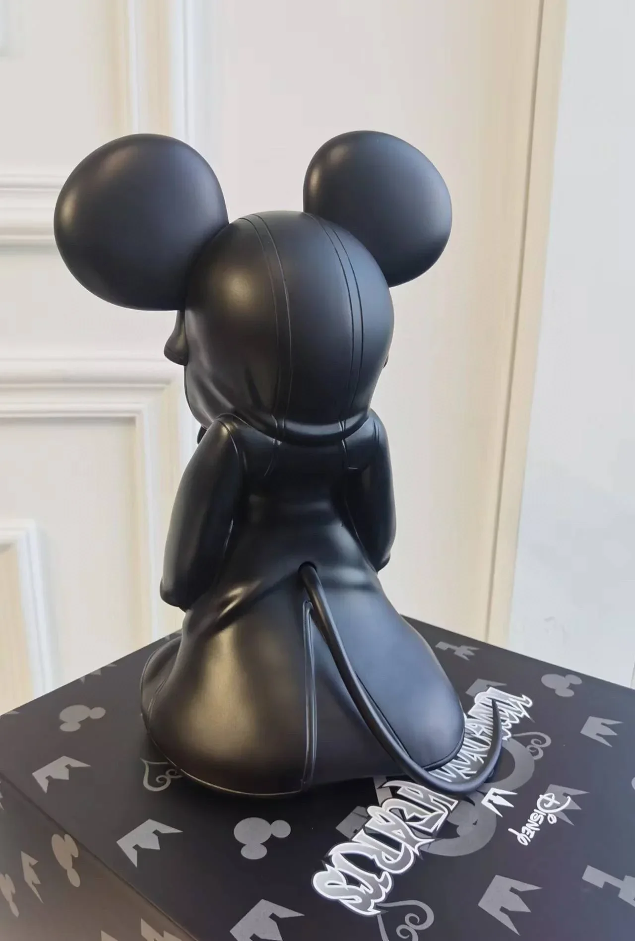 35cm Disney Anime König Mickey Mouse Action figur Harz Statue Figur Umhang der Dunkelheit Mickey Home Room Decor Ornament Geschenk