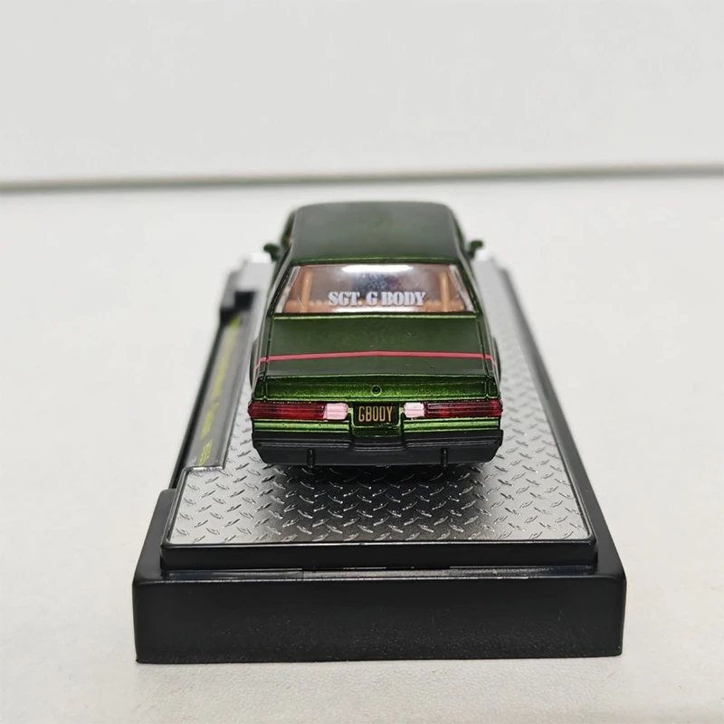 1:64M2 نموذج سيارة القرش الفم 1987 سبيكة سيارة نموذج جمع الحلي هدية الكبار