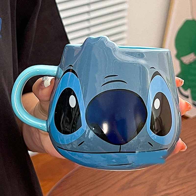 Caneca de cerâmica com o tema do anime Stitch, caneca grande, ideal para café, leite ou sumo, caneca com desenho animado, garrafa de água para o escritório, presente de aniversário ou Natal.