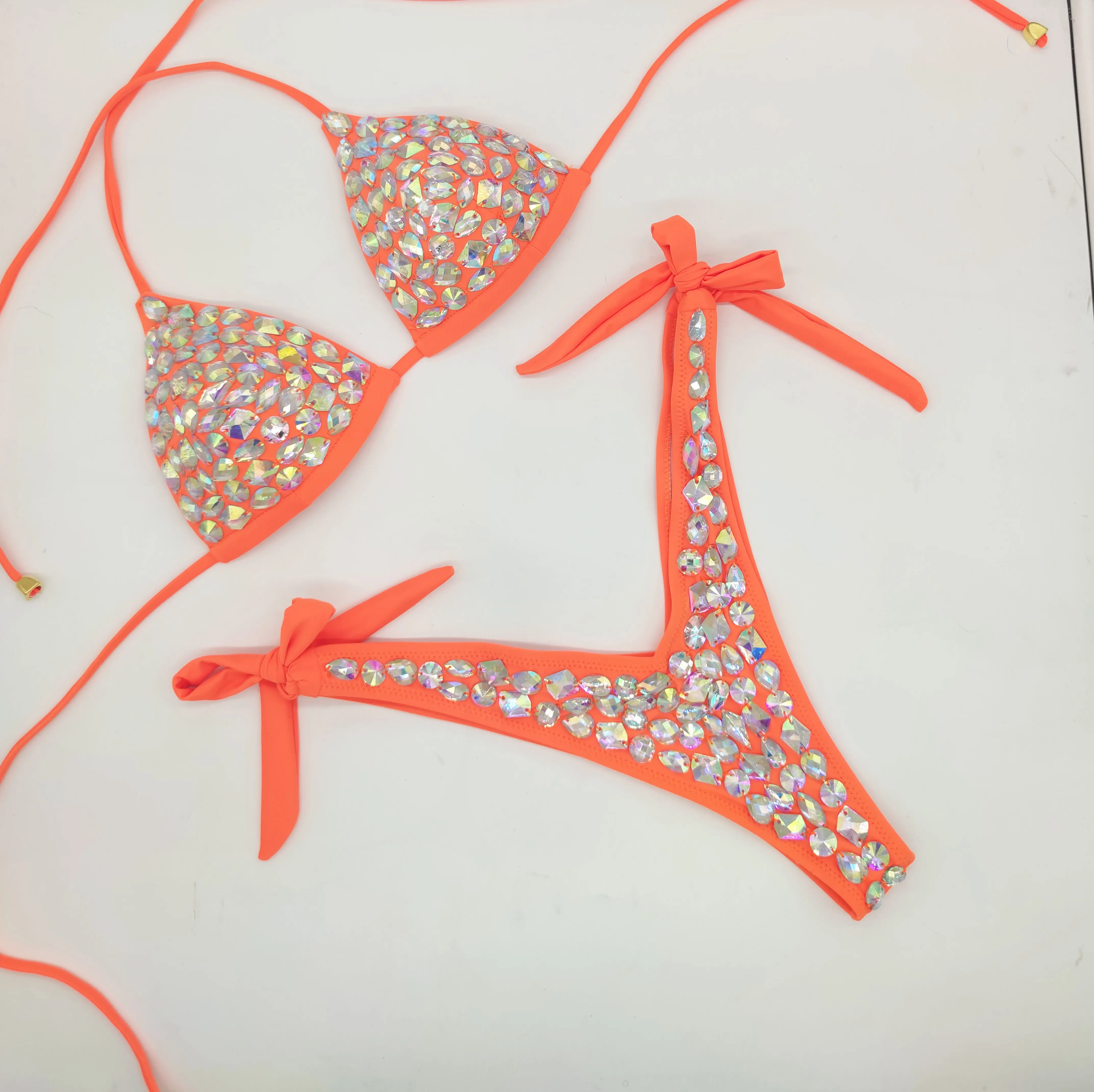 

Fashion Diamond Bikini Set Rhinestone Swimwear Crystal Bathing Suit Sexy Women Biquini Bling Stones Sexy Halter Crystal Swimsuit