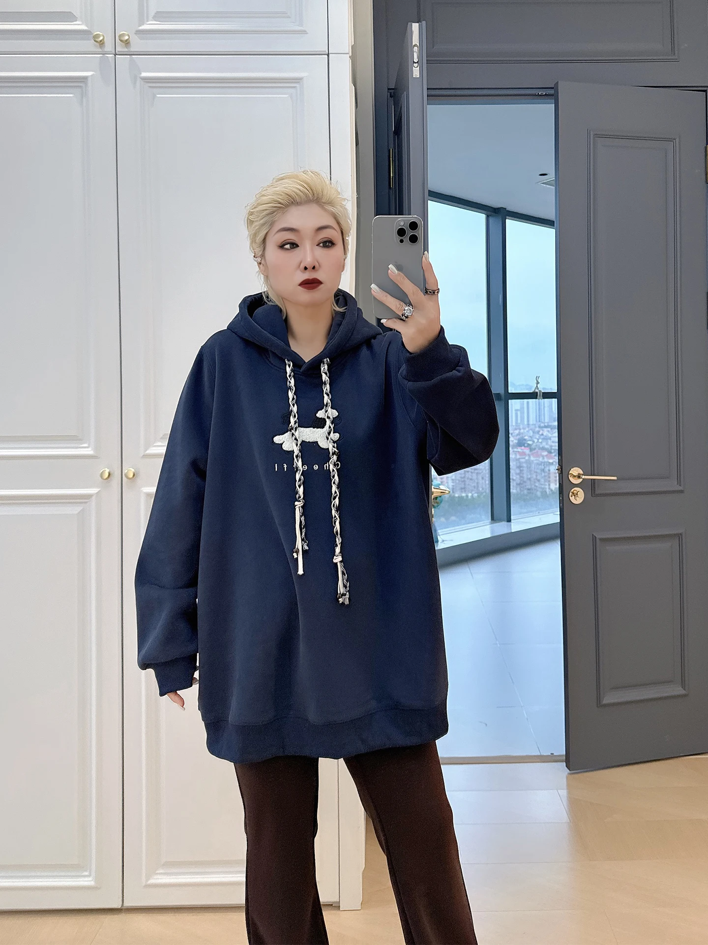 レトロアンチエイジングフード付きスウェットシャツプラスサイズ婦人服スリミング200ポンド脂肪MMルーズカジュアルスタイルフリース裏地付きトップ