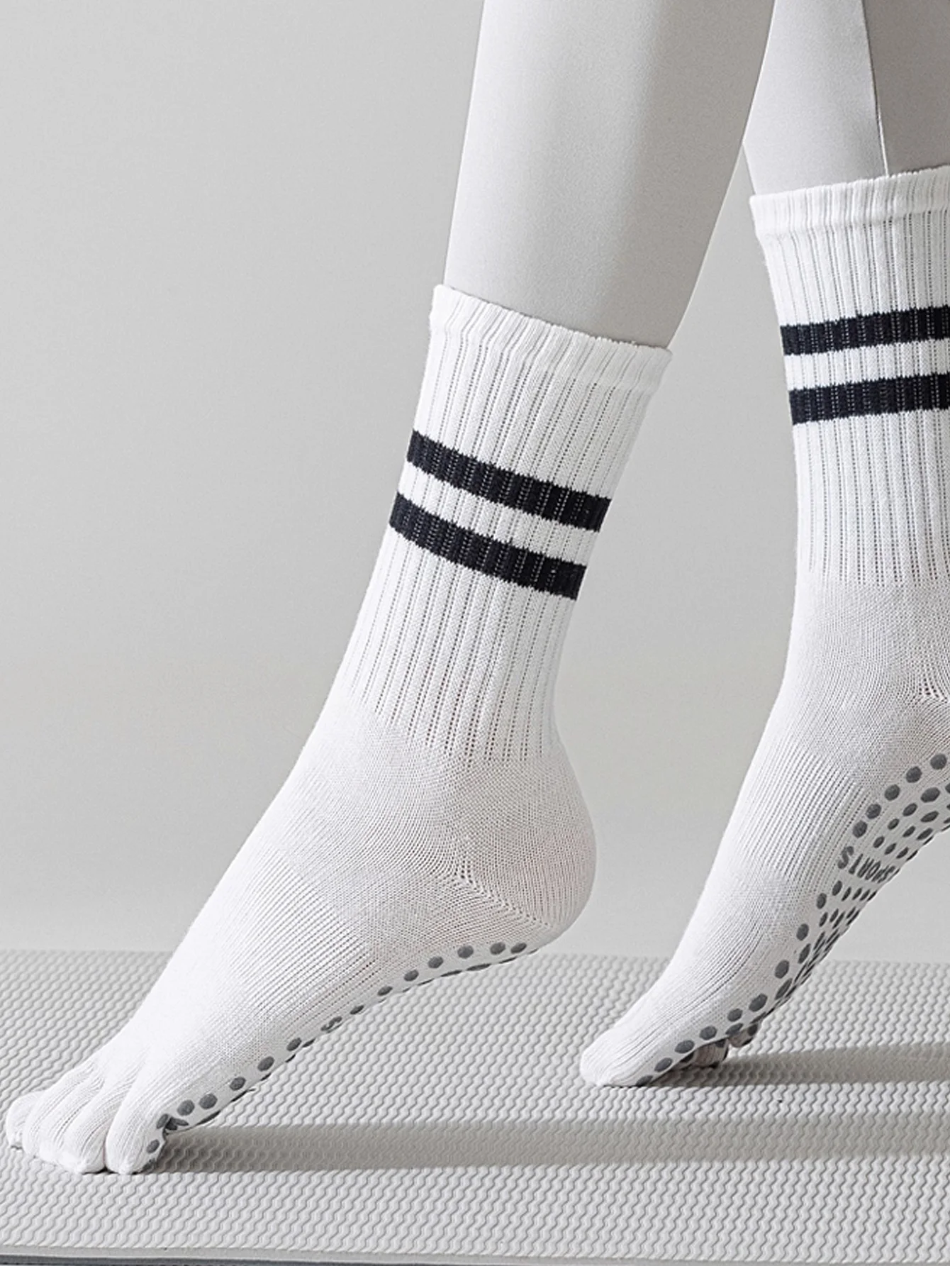 3 pairs of five-toed yoga socks, non-slip, professional, for women, summer Pilates training, indoor sports, special fitness long-tube split-toed socks
