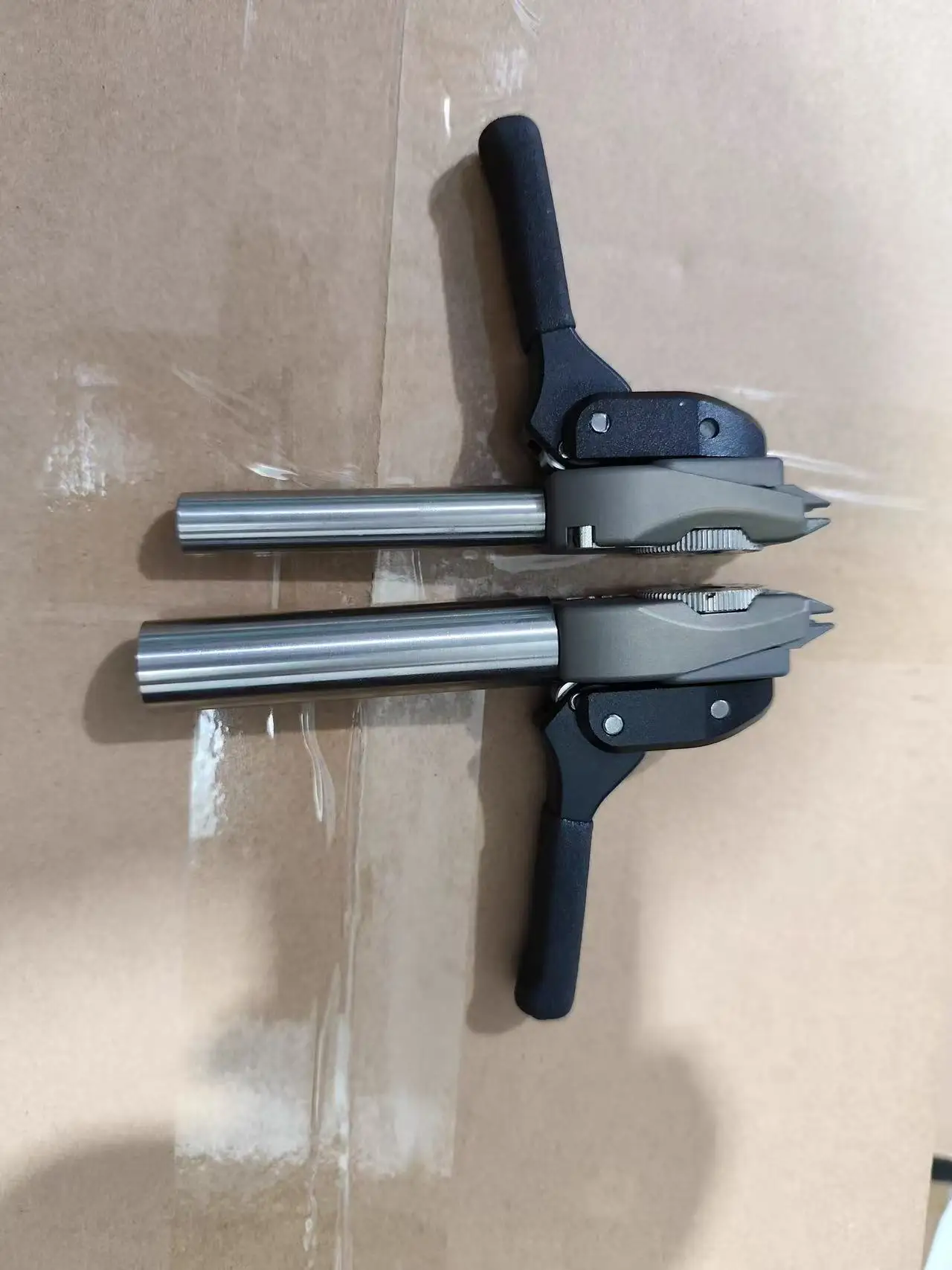 軽量バドミントンフライングクリップツール、スレッダーアクセサリー、ストリングクランプ、4つのツール、12.0 12.2 12.3mm、2個