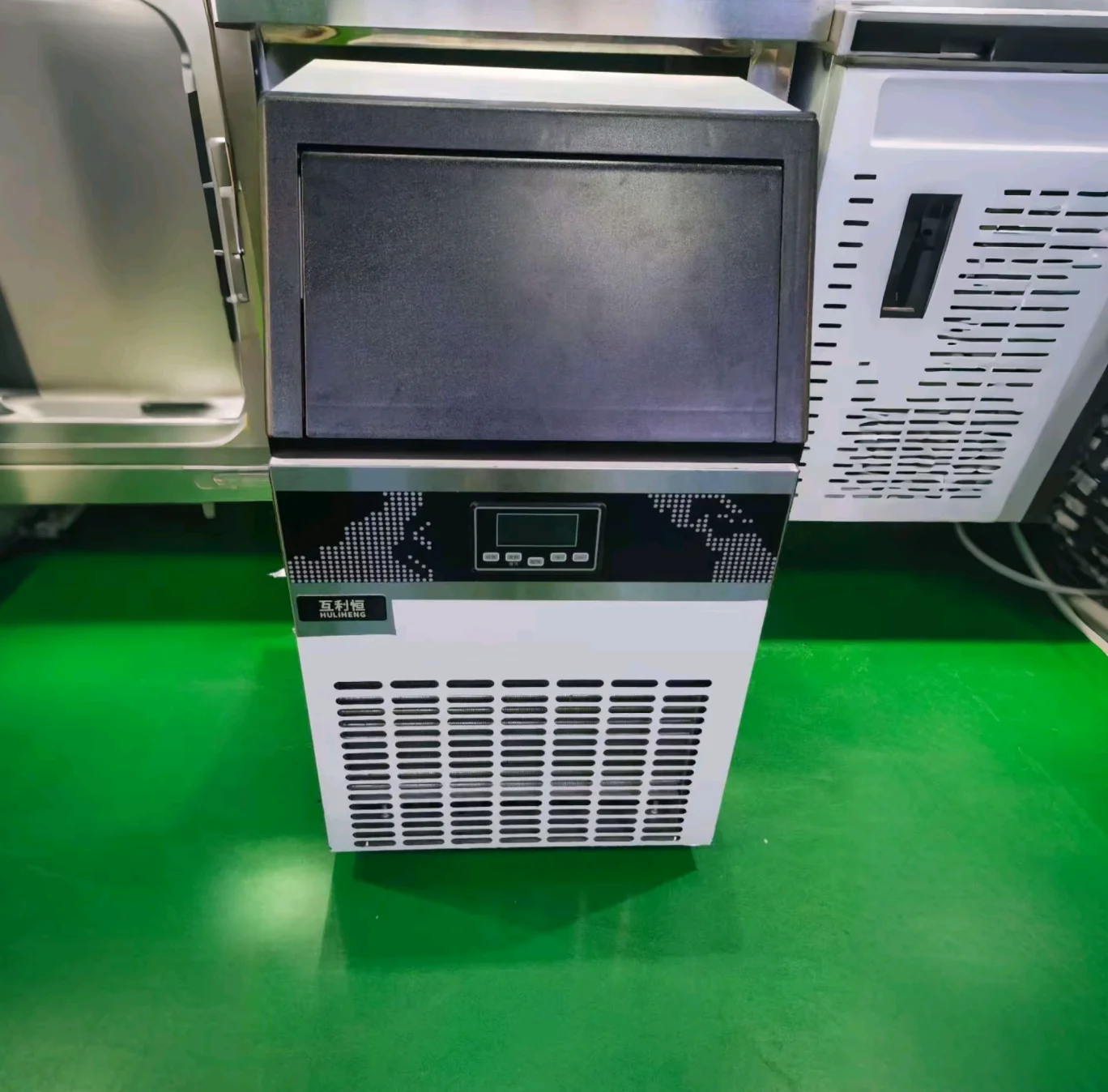 

Commercial Stainless Steel Large Capacity With Water Filter 130kg/24h Automatic Function Ice Maker Machine for Restaurant