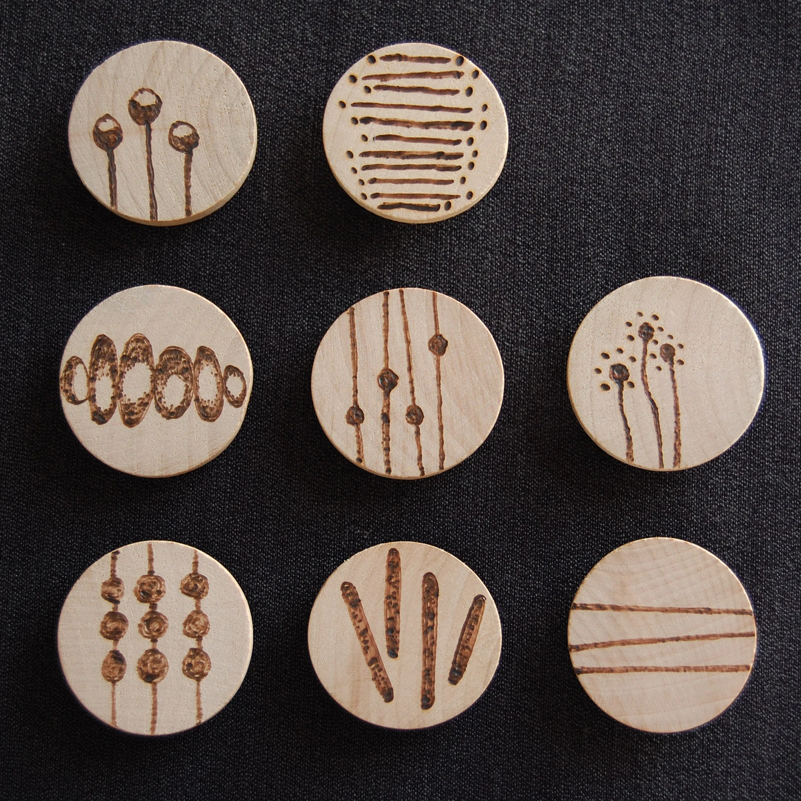 

450 Pcs Wood Chip Crafts Natural Discs Christmas Decorations Round Slices Unfinished DIY Wooden Plate