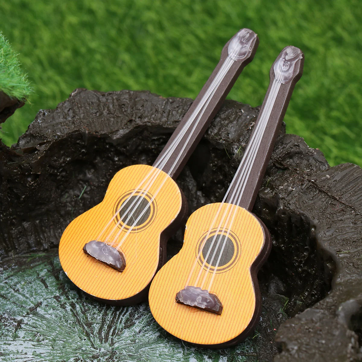 Miniature Accessories House Figurine Tabletop Toys Wooden Ornemant Guitar Model Dolls Wallpaper