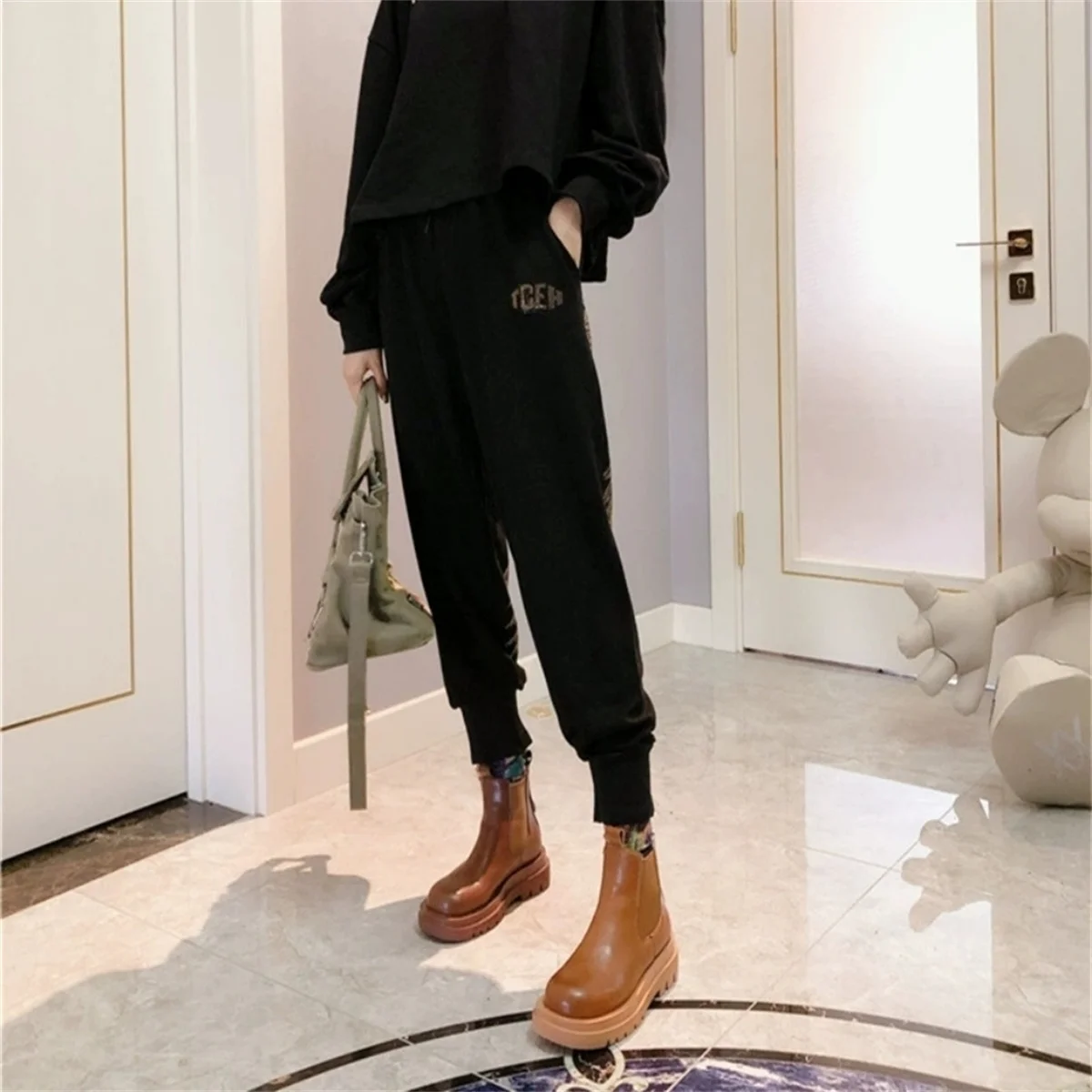 Pantaloni Harlem autunnali con pantaloni in maglia di cristallo ricamati ad ala d'angelo per donna Pantaloni sportivi casual larghi e comodi alla caviglia