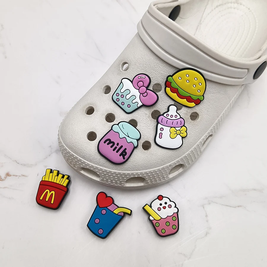 Cartoon Food PVC Schuh Charm Zubehör Schuhs chnalle Dekoration Pommes Frites Hamburg Milch Clogs oberen Pins Charms Kind Party Geschenk