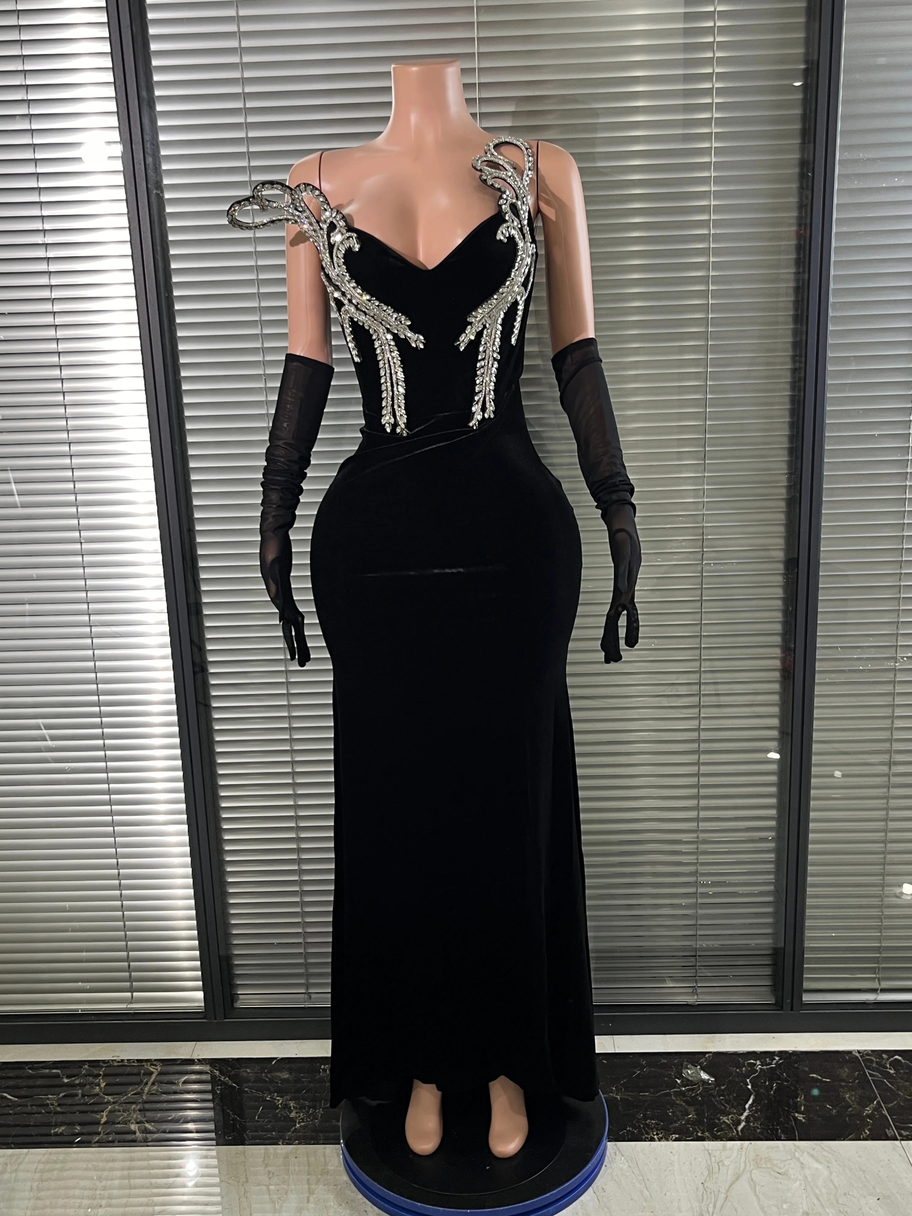 

2025 New Off-Shoulder Women Long Sleeve With Gloves Off the Shoulder Floor-Length Dress Elegant Evening Party Performance Costu