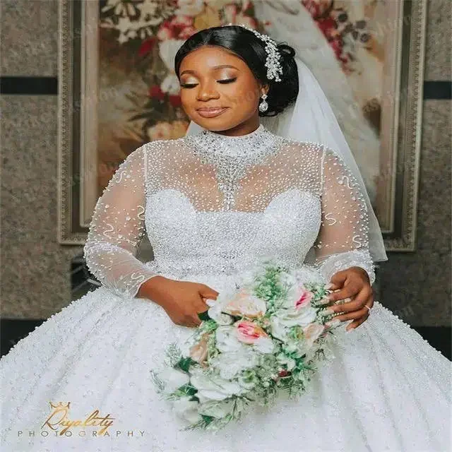 Customized Long Sleeves Sequins Beads Wedding Dresses Dubai Sheer Neck Appliques Glitter Puffy Woman Elegant Bride Gown