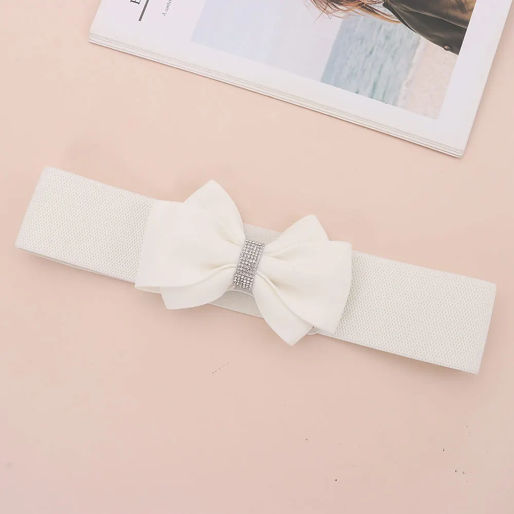 حزام نسائي عريض مرن بإبزيم قابل للتعديل مقاس كبير بلون سادة مع حزام خصر مرن على شكل فيونكة لفستان الجينز