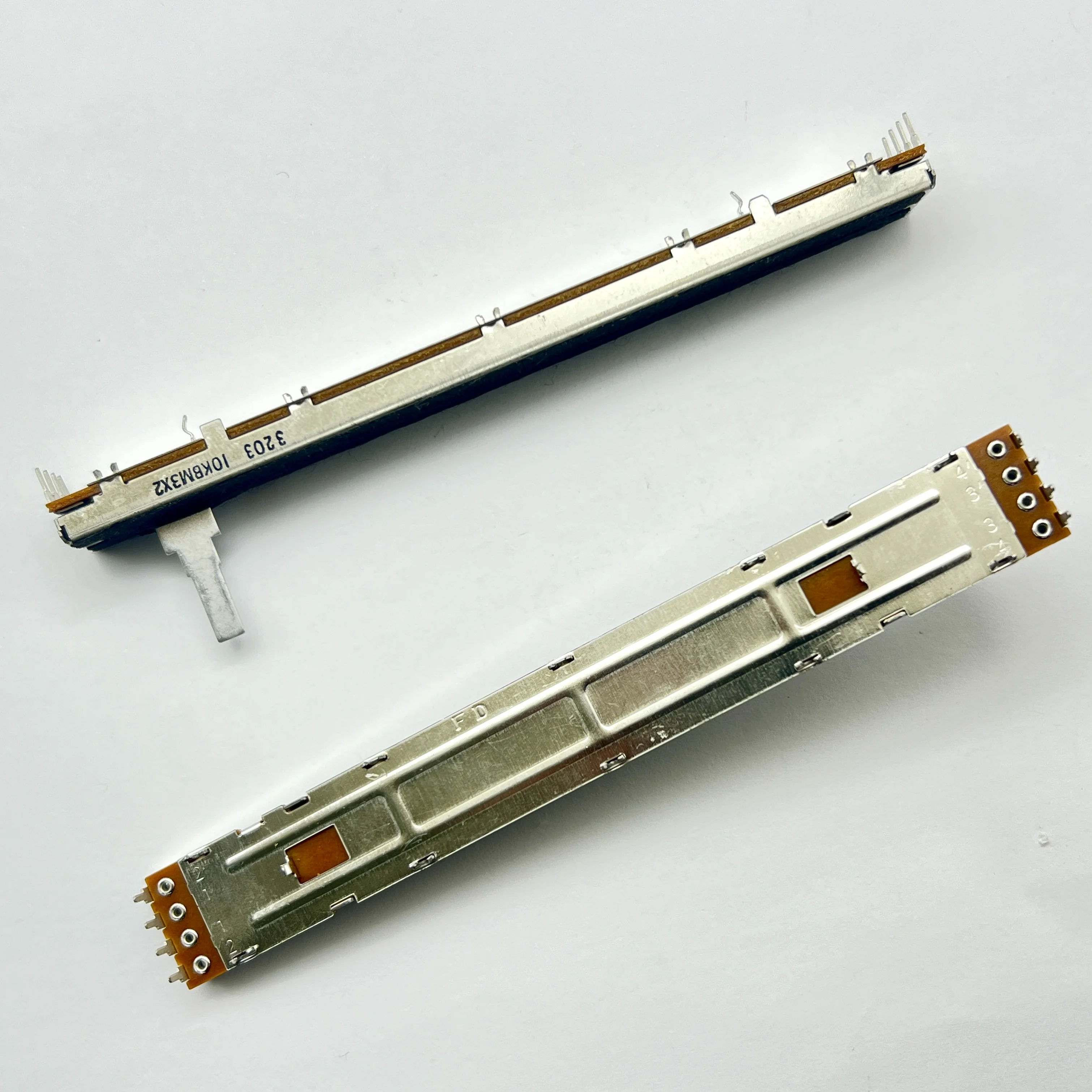 1 PCS Taiwan FD 128mm direct sliding potentiometer 8-pin 10KM3X2 with midpoint positioning shaft length 20mm