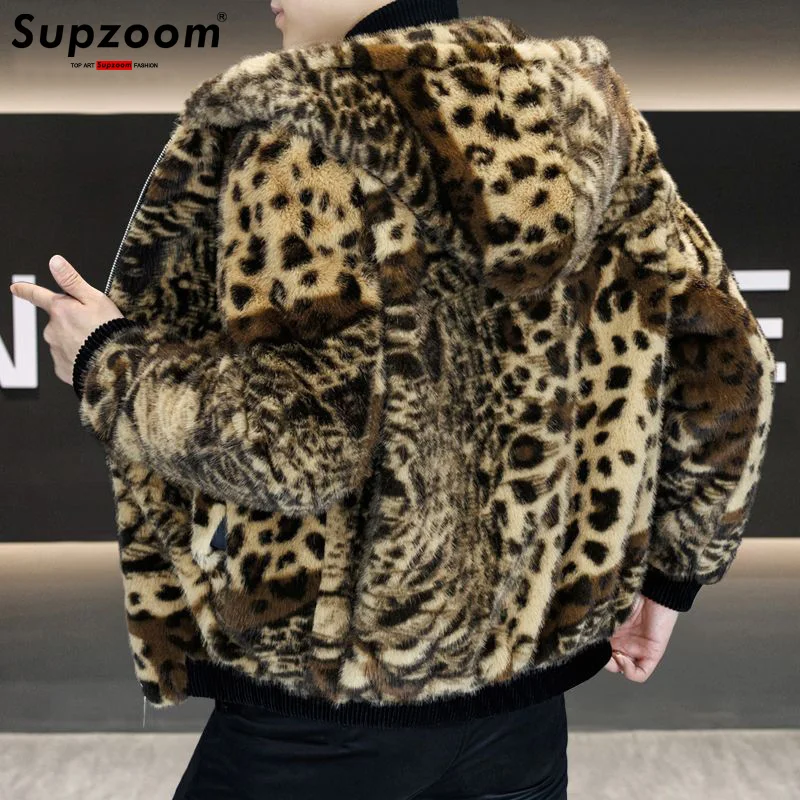 Supzoom 2026 New Arrival Top Fashion Tiger Pattern Winter Warm Flowing Gold Mink Splicing Faux Fur Men's Hooded Jacket