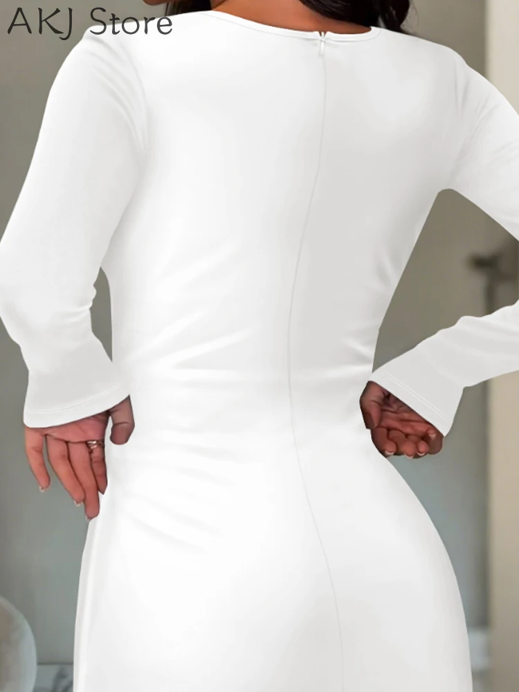 Pagliaccetto con spacco increspato a maniche lunghe con collo quadrato e cerniera sul retro. Pagliaccetto in due pezzi finto