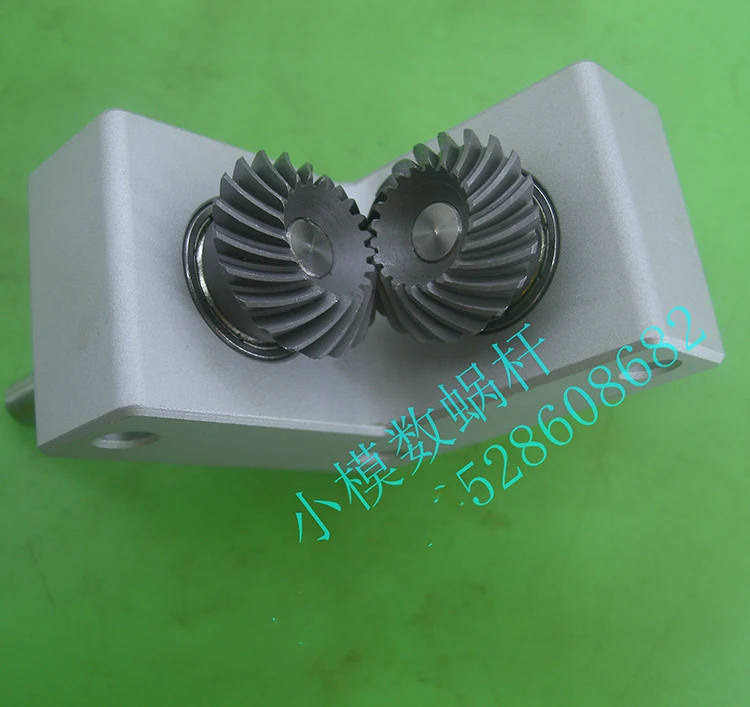 1Set 90 Degree Converter Speed Ratio 1:1 Small Spiral Bevel Gear Box output shaft ：6mm rectangular commutator