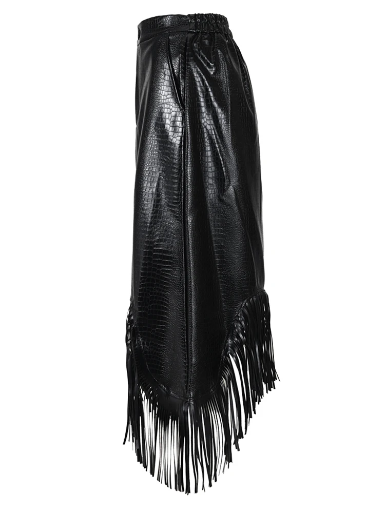 [EAM] High Elastic Waist Black Pu Leather Tassels Irregular Half-body Skirt Women Fashion Tide New Spring Autumn 2024 1DH1208