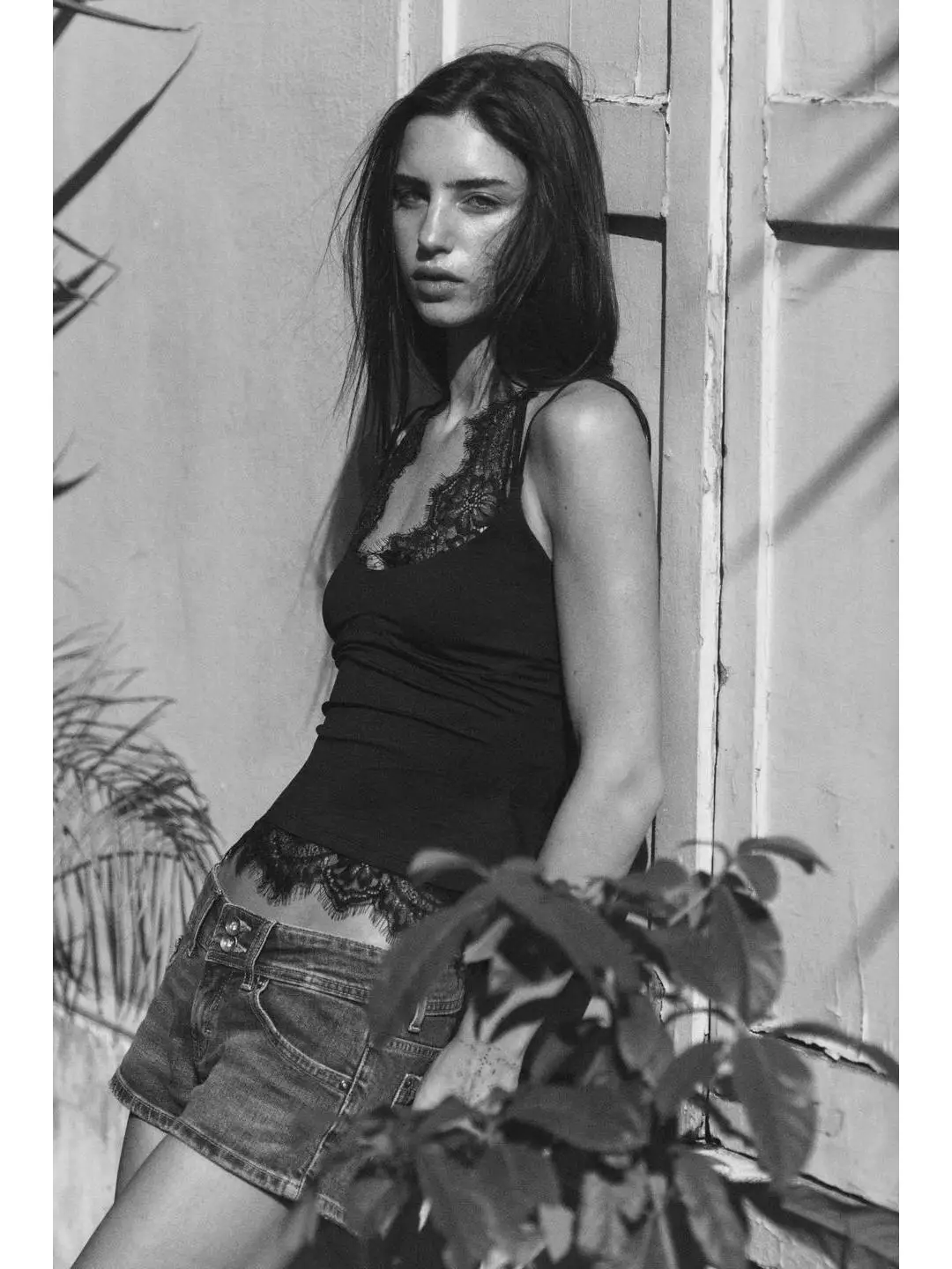 Summer Slim Fit Lace Patchwork Detail Decorative Strap Neckline Top Women's Fashion Citywalk Short Length 3D Effect