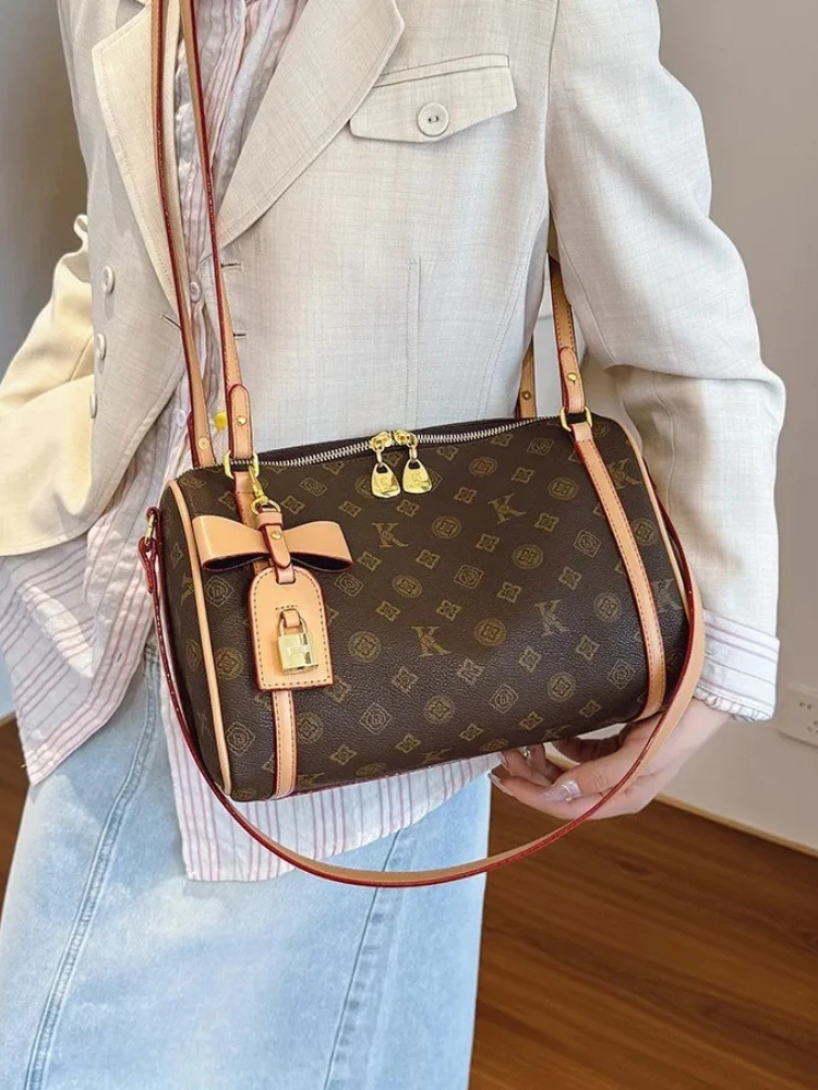 

Дорожная сумка-подушка 2024, женская сумочка подмышки с монограммой, просторная сумка-тоут с верхней ручкой, роскошная сумка через плечо, сумка-слинг «день-ночь»