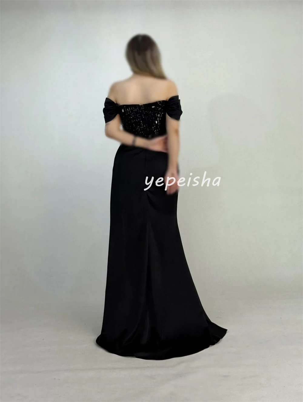 Abiti lunghi personalizzati con pieghe intricate abbinate drappeggiate con paillettes A-line con spalle scoperte Abiti da cerimonia su misura Squisiti sexy