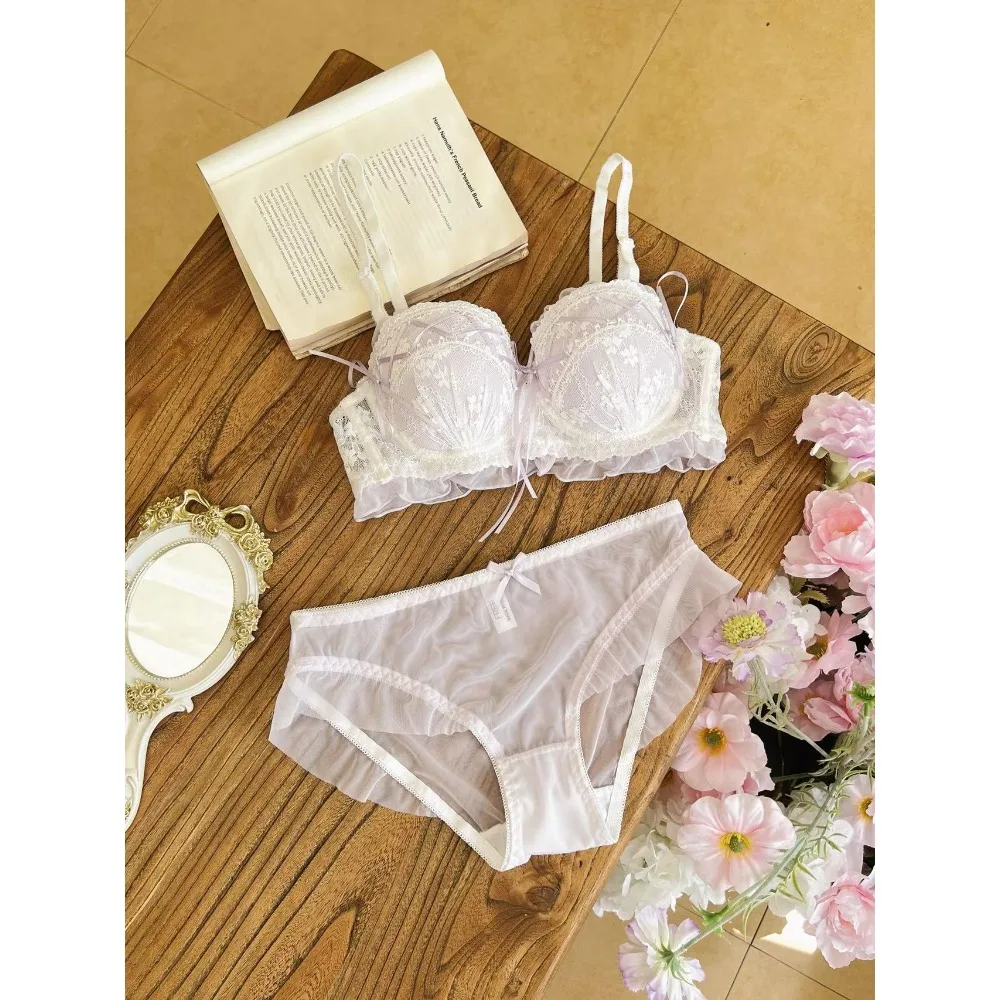 セクシーな Japanese Sweet Style Lolita Lace Underwear Set Kawaii Wireless Padded Bra Small Bust Support Girls Lingerie 32-38 Delicate