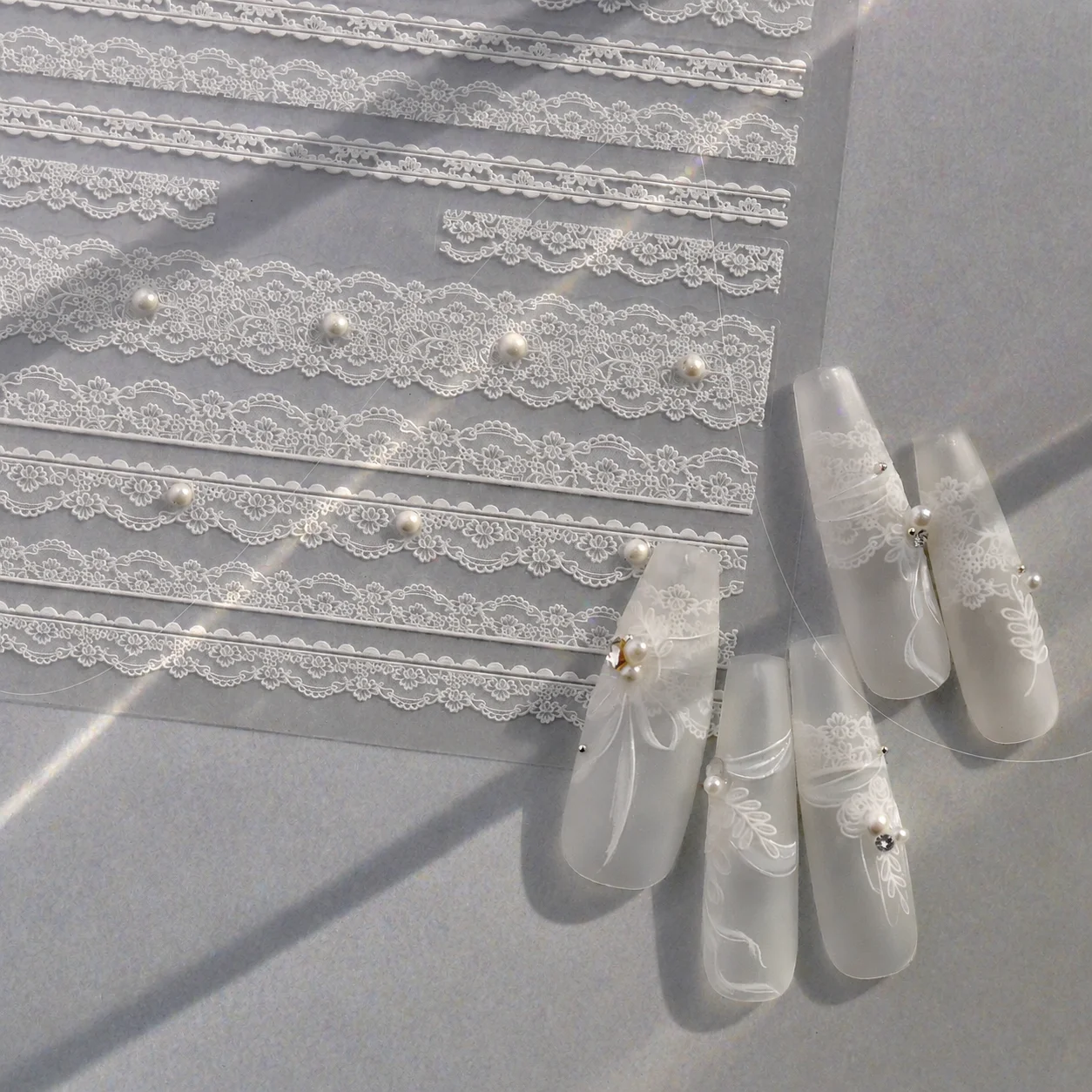 Pegatinas Adhesivas 5D para Uñas con Diseño de Lazo de Encaje Blanco Finamente Elaborado, Calcomanías Decorativas para Manicura, Encantos de Belleza