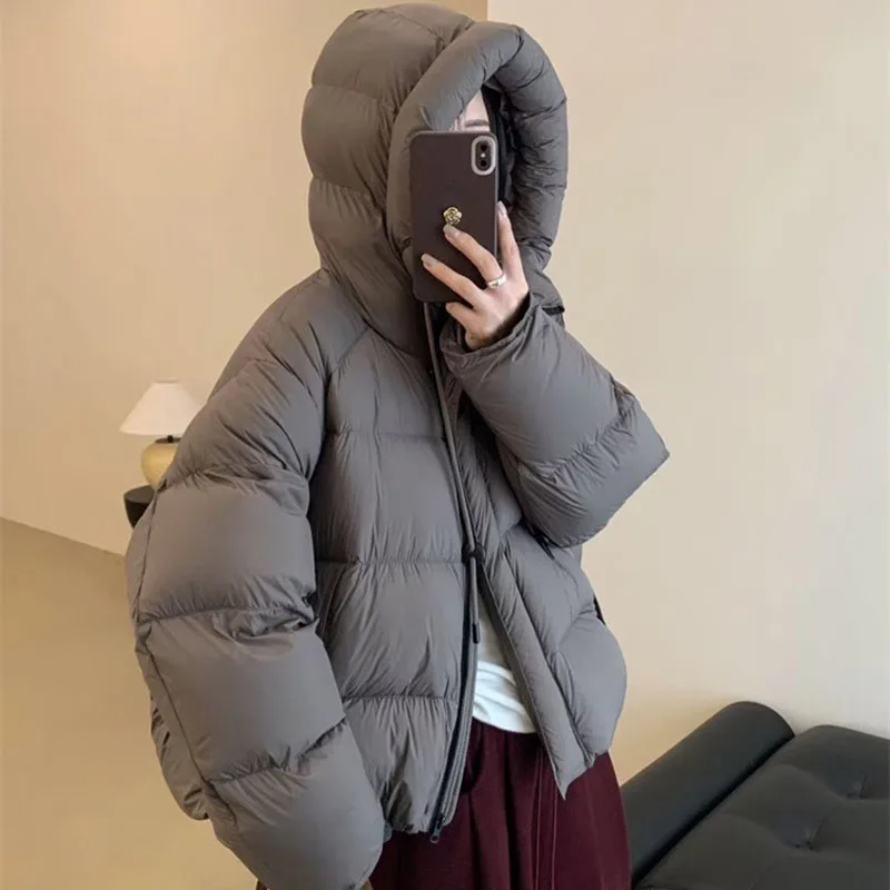 Piumino invernale da donna caldo 2025 Nuovo design alla moda Senso Piumino d'anatra bianco con cappuccio Piumino da donna stile corto H650