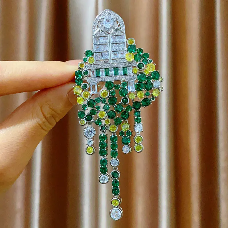 

Elegant Castle Flower Brooch Inlaid with Green Zircon High-end Clothes Decoration Pin