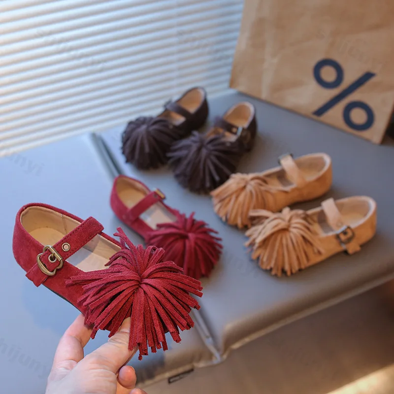 

Модные кожаные туфли с бахромой для девочек, весенне-осенние новые туфли Мэри Джейн на мягкой подошве в винтажном стиле, легкие, удобные, нескользящие, повседневные туфли