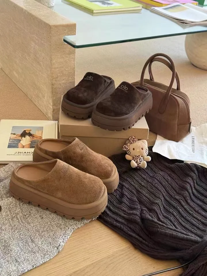 

Retro Suede Brown Slippers Women Original Brand Printing Letter Platform Mules Autumn Outdoors Trend EVA Slippers House Shoes