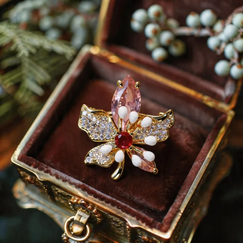 New‑Style Crystal Maple Leaf Brooch Exquisite Lapel Pin Creative Design Coat Shawl Buckle Jewelry Accessory for Women