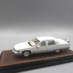 GOC 1:64 Fleetwood Pearl White  Diecast Model Car