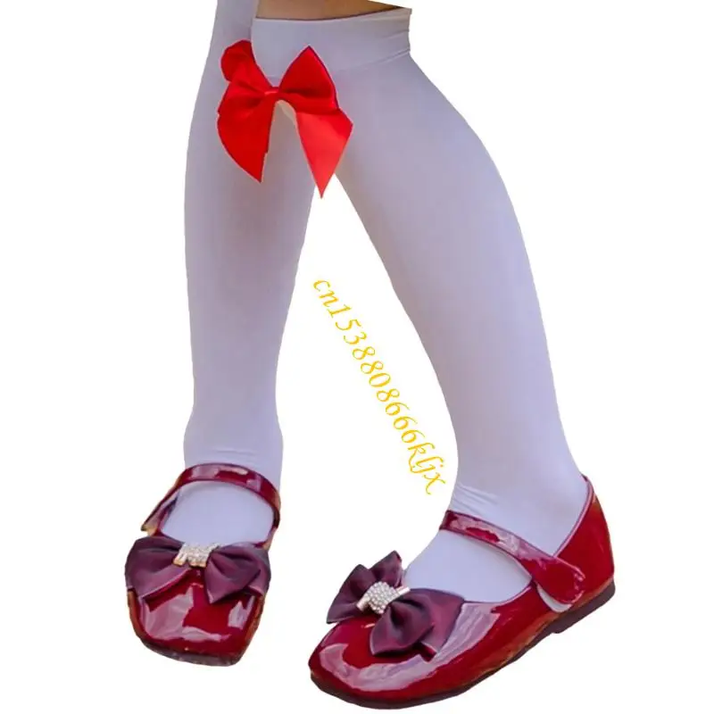 

Девушки складывают коленные носки носкими носки летние тонкие шелковые чулки.