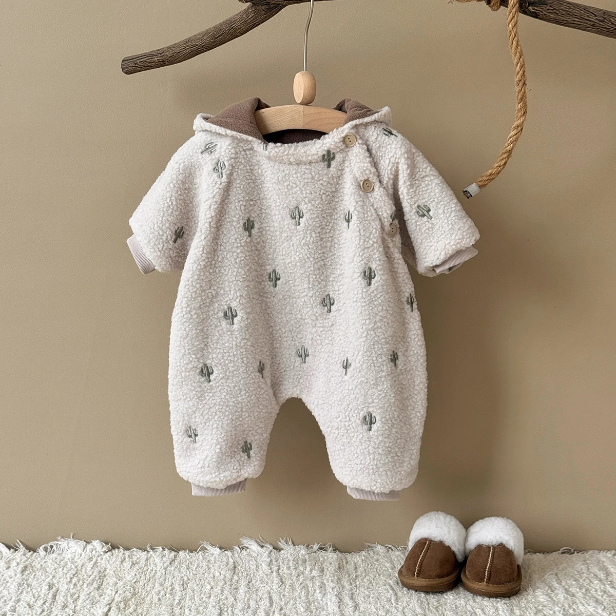 ตุ๊กตากระบองเพชรเย็บปักถักร้อย - Baby Nursery Embroidery บทวิจารณ์และราคา