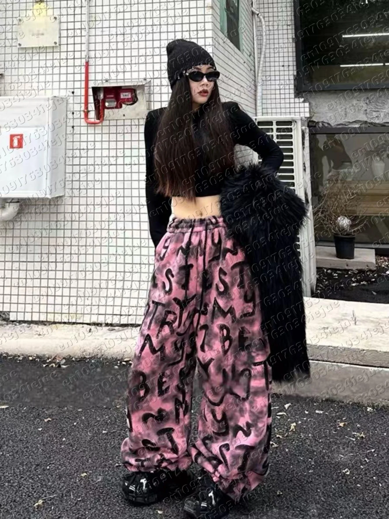 Y2K Neue Trendige Weite Jogginghose für Frauen und Kinder, mit Elastischem Bund, Haremstil, mit Buchstabendrucken in Schwarz und Rosa – Detail 6