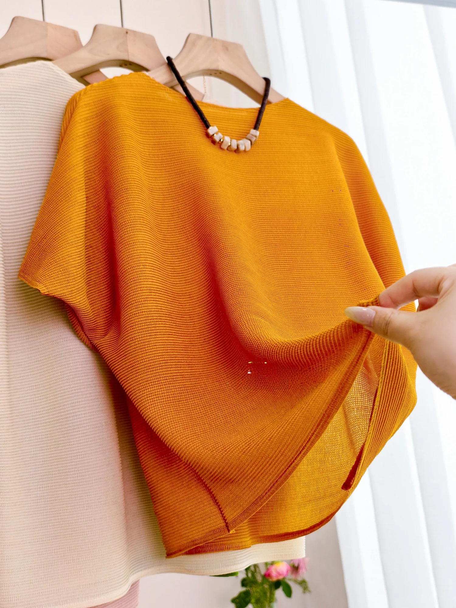 Custom Elastic Batwing Sleeve Top for Women Heat Pressed Polyester Fiber round Neck Short Sleeve Commuter Style Loose Fit T7111