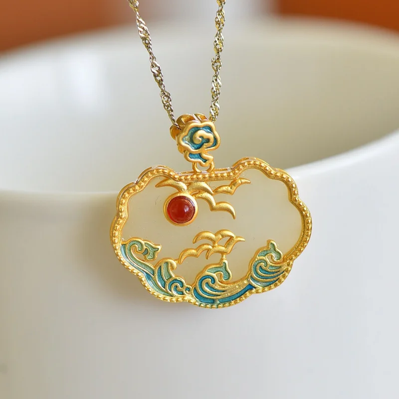 

S925 Серебряное Позолоченное Инкрустированное Hetian Белое Ожерелье с Красным Замешком Linlang Нефритовый Подвеска