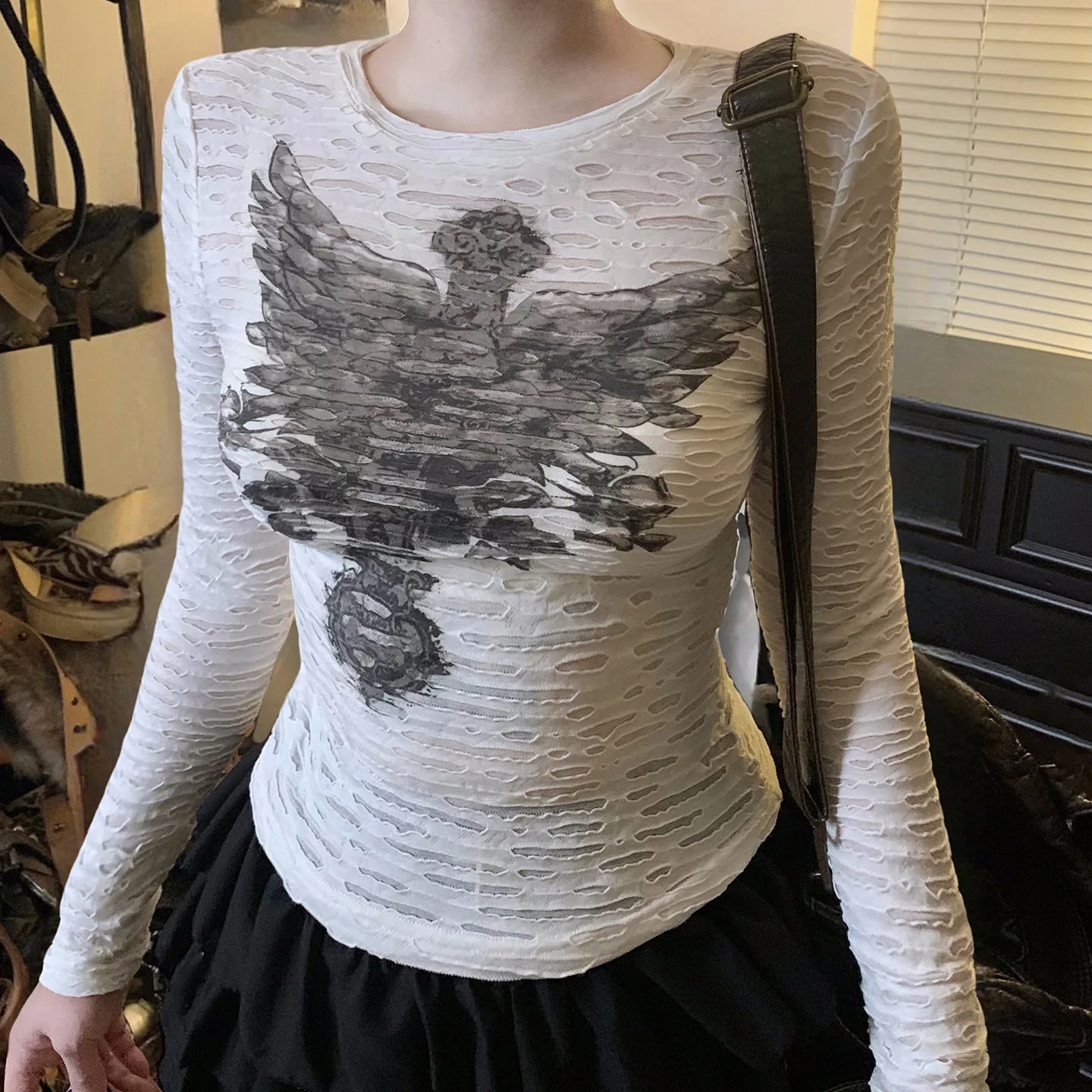 

2025 New Retro Dark Print Contrasting Color Personalized Perforated Texture Short Sleeved T-shirt Top