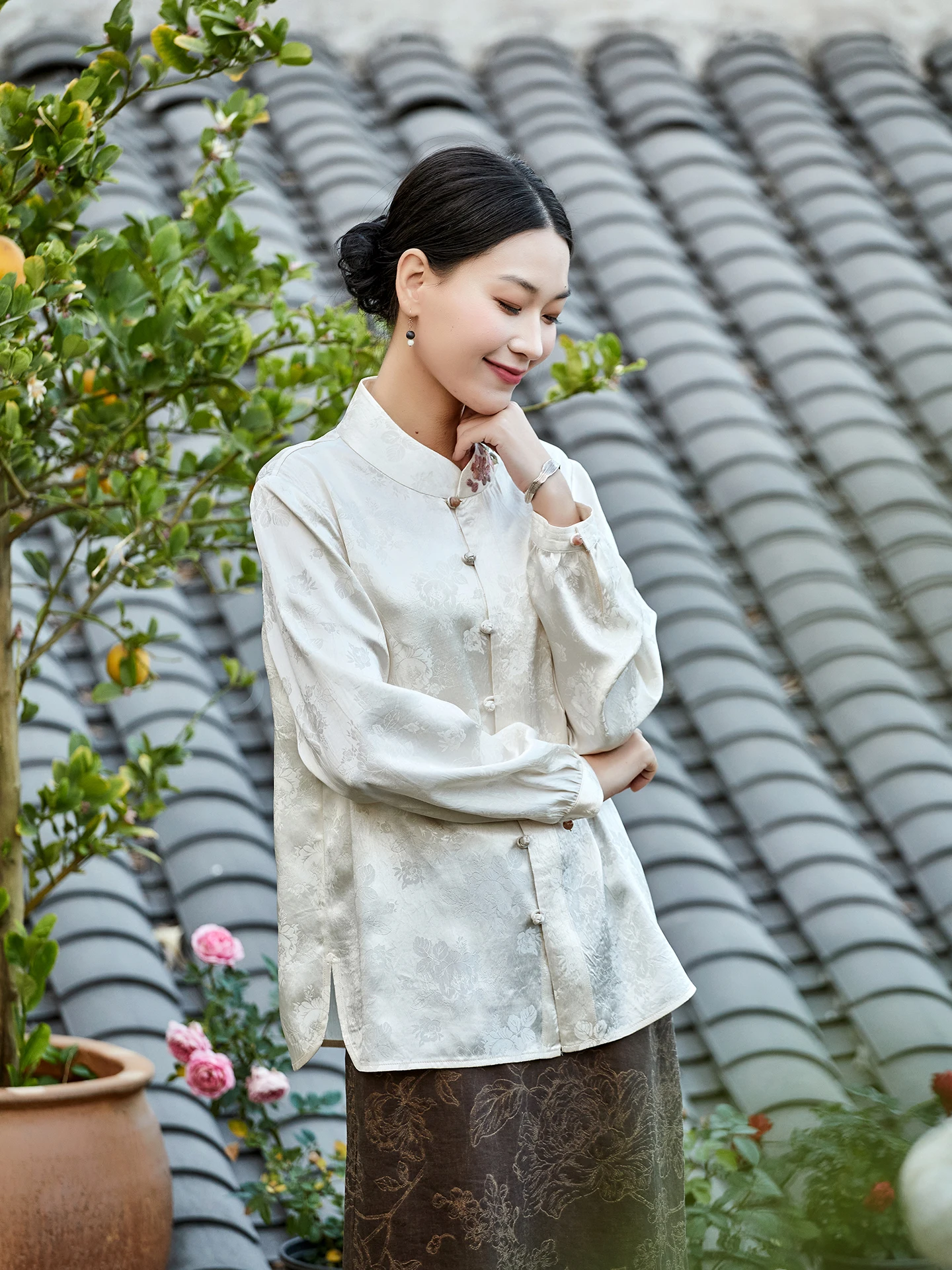 

Ele Chinese Sle Embroidered Acetate Floral irt Women's Spring New Design Breathable Long Sve Button up Top